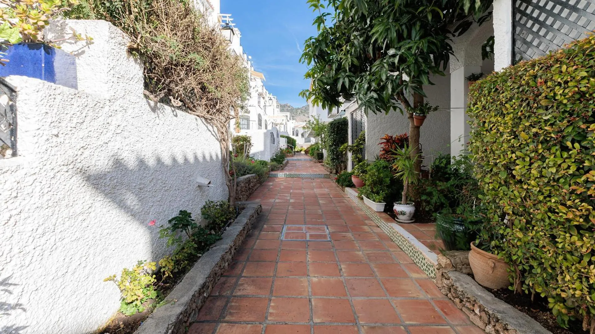 Cosy Apartment In Verano Azul Nerja Spain